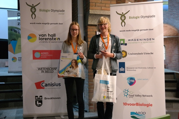 De twee winnaars van de Biologie Olympiade Junior 2017.