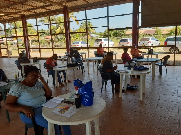 Boeren en voorlichters in Suriname tijdens de 5-daagse online training van Hogeschool Van Hall Larenstein